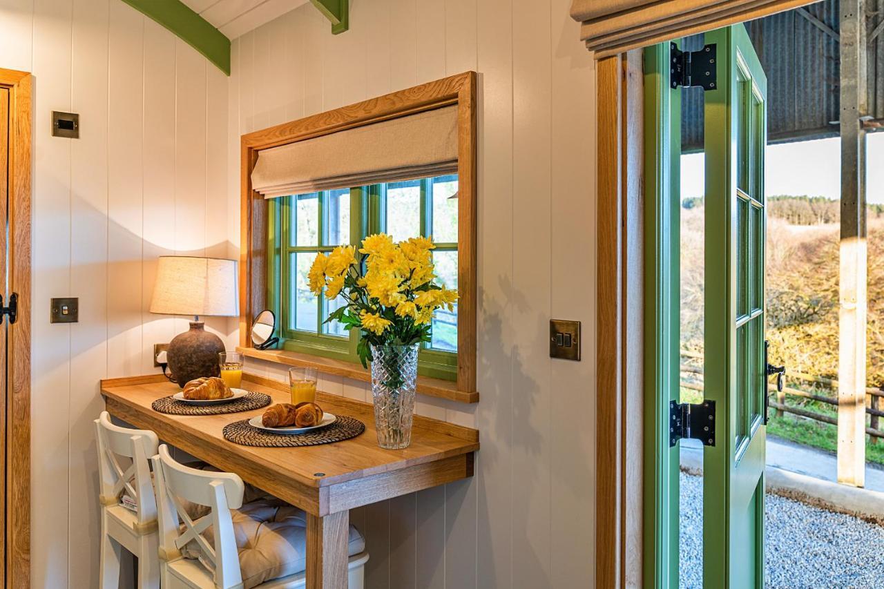 Finest Retreats - The Shepherd'S Hut At Northcombe Farm Beaworthy Ngoại thất bức ảnh