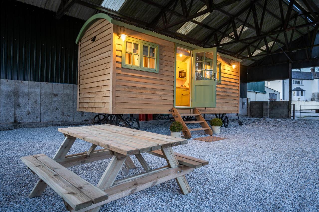 Finest Retreats - The Shepherd'S Hut At Northcombe Farm Beaworthy Ngoại thất bức ảnh
