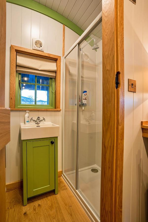Finest Retreats - The Shepherd'S Hut At Northcombe Farm Beaworthy Ngoại thất bức ảnh