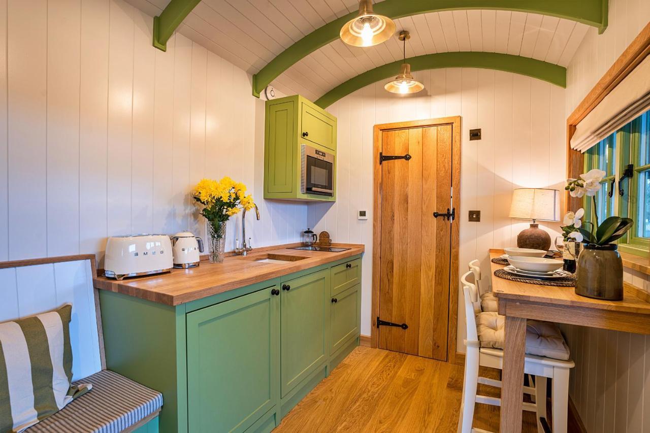 Finest Retreats - The Shepherd'S Hut At Northcombe Farm Beaworthy Ngoại thất bức ảnh