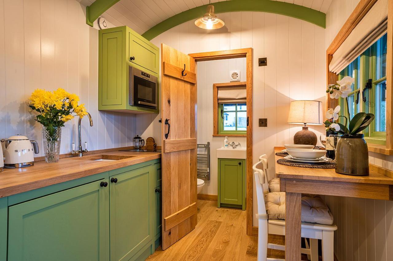Finest Retreats - The Shepherd'S Hut At Northcombe Farm Beaworthy Ngoại thất bức ảnh